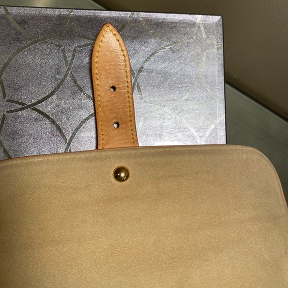 Louis Vuitton Hudson PM - Picture 14 of 16